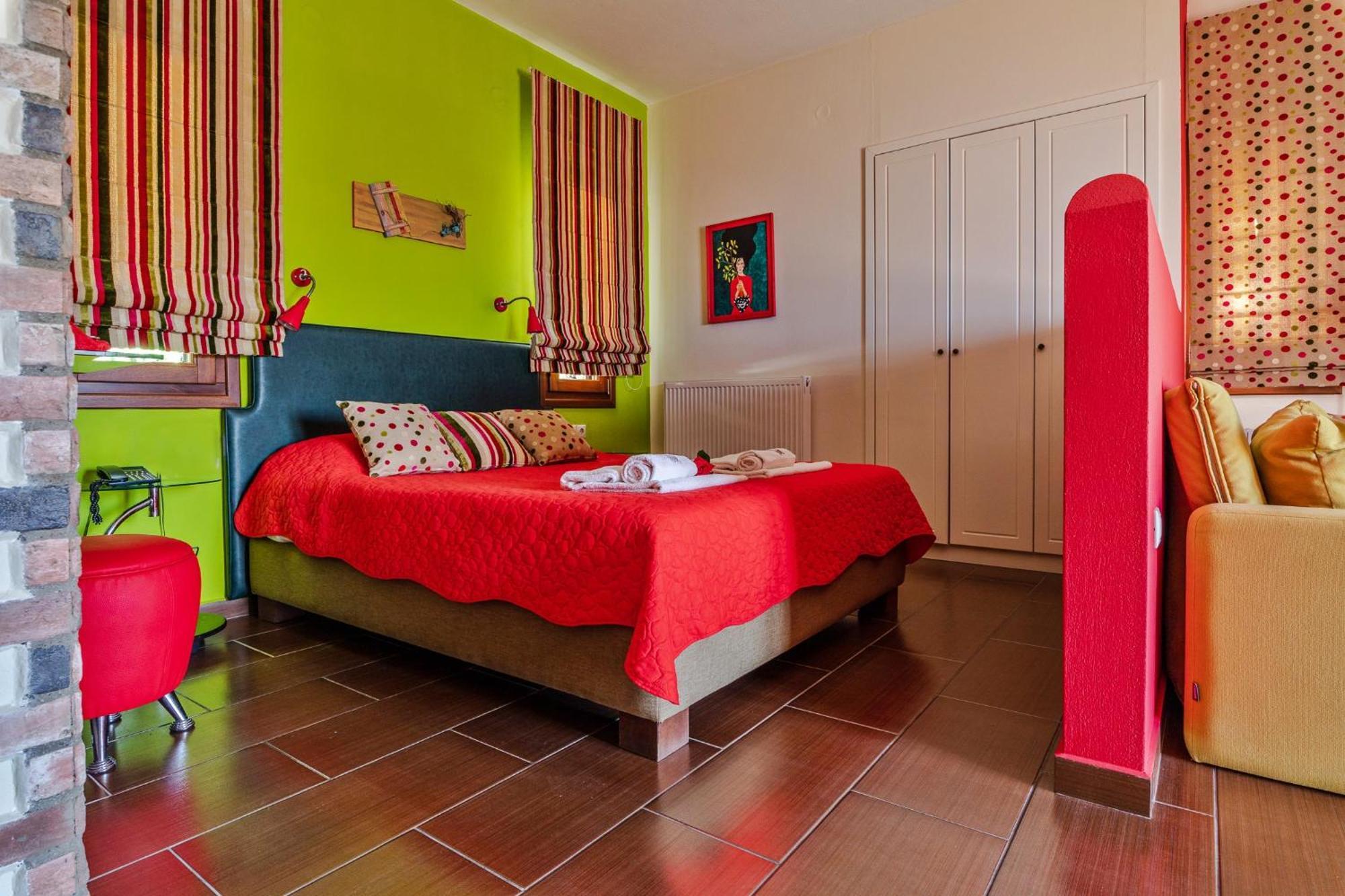 Lions Nine Aparthotel Mourésion Quarto foto